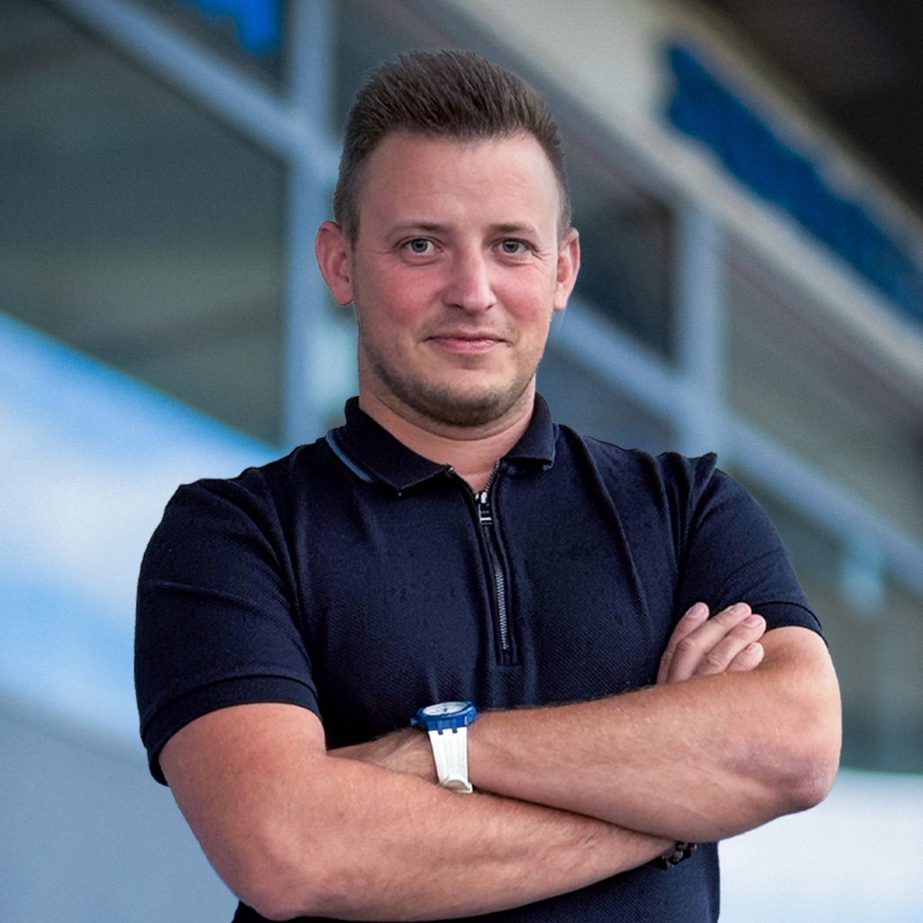 Adrian Wróbel profi
